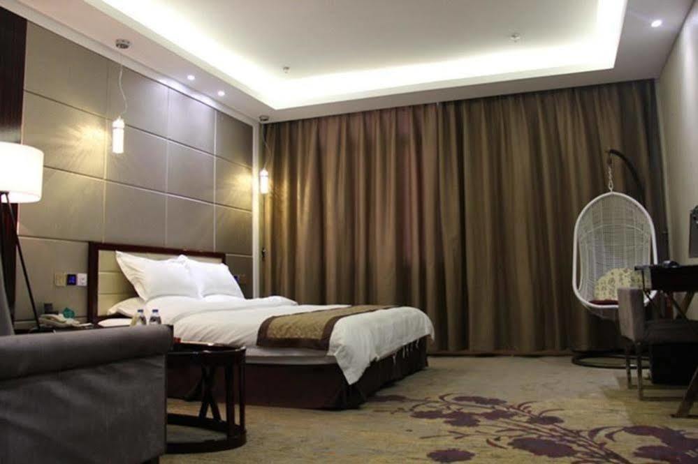 לואיאנג Art Hotel Vienna- Luoyang מראה חיצוני תמונה